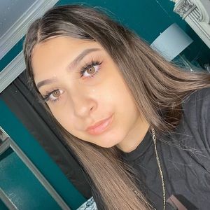 Meet your Posher, Yesenia